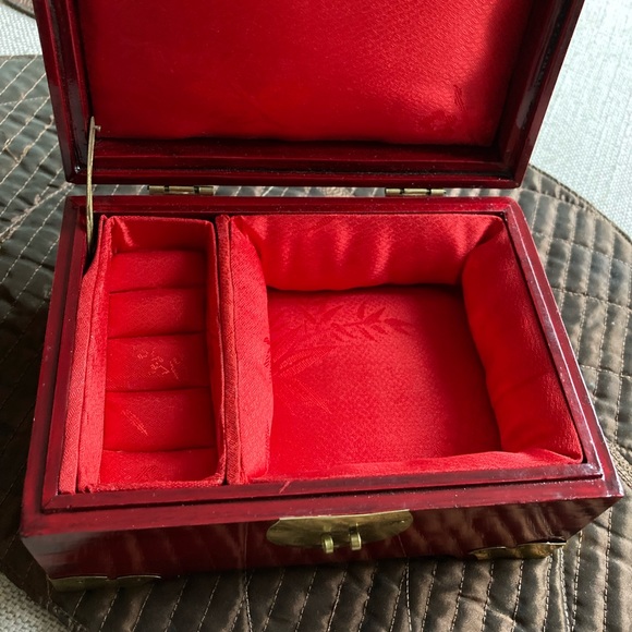 Red Wooden Jewelry Box,Inlaid Hancarved Jade, Brass hardware,Hinged, Silk Lining - Picture 9 of 9